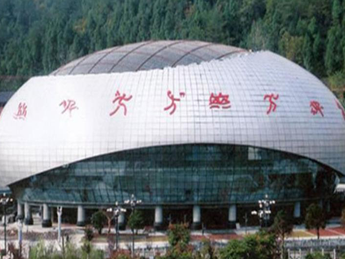 龙井体育中心球形网架加工安装